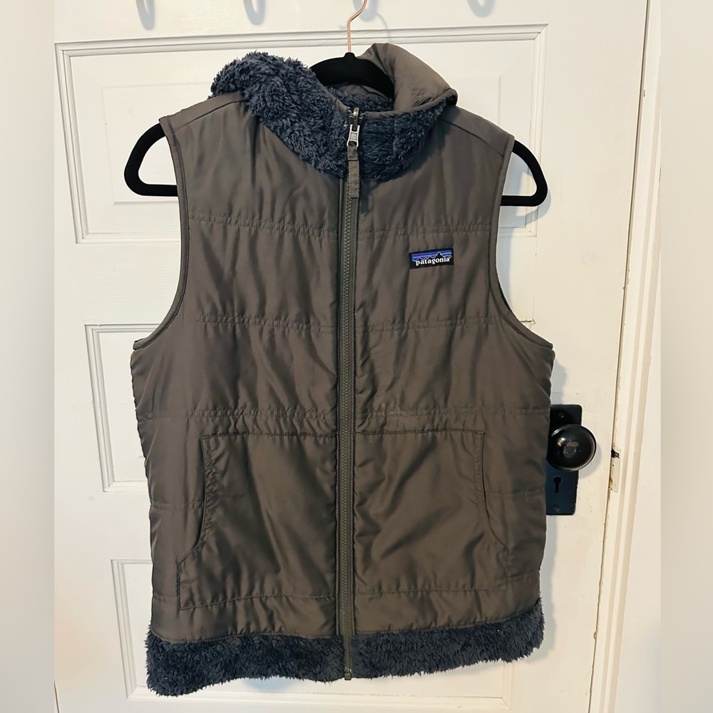 Patagonia Women Los Gatos reversible hooded vest- Charcoal Gray - Picture 3 of 4